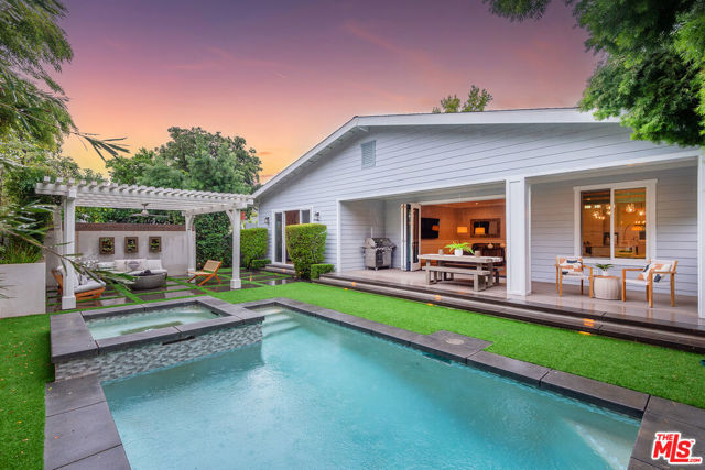 4616 Ventura Canyon Avenue, Sherman Oaks CA: https://media.crmls.org/mediaz/ee272fa6-82c7-499c-9153-b064eeed07f4.jpg