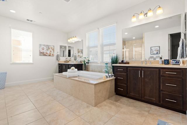 4440 Pine Mountain Way, Dublin CA: https://media.crmls.org/mediaz/ee2743da-e88b-4d88-b4b9-fd9471000ffa.jpg