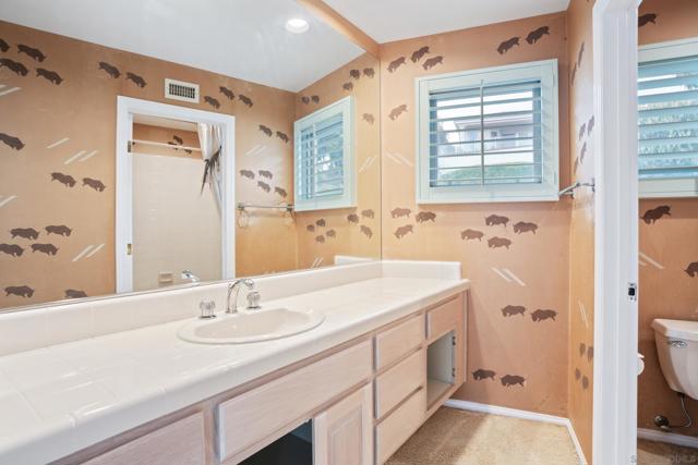 1327 Caminito Batea, La Jolla CA: https://media.crmls.org/mediaz/ee27a80a-c3bd-4324-af49-5a05ed5d39ae.jpg