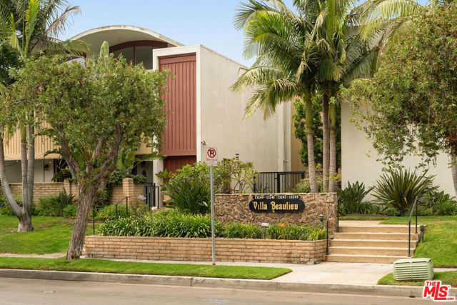 13245 Fiji Way, Marina del Rey CA: https://media.crmls.org/mediaz/ee27aae8-658e-4aed-8322-65913d17cffc.jpg