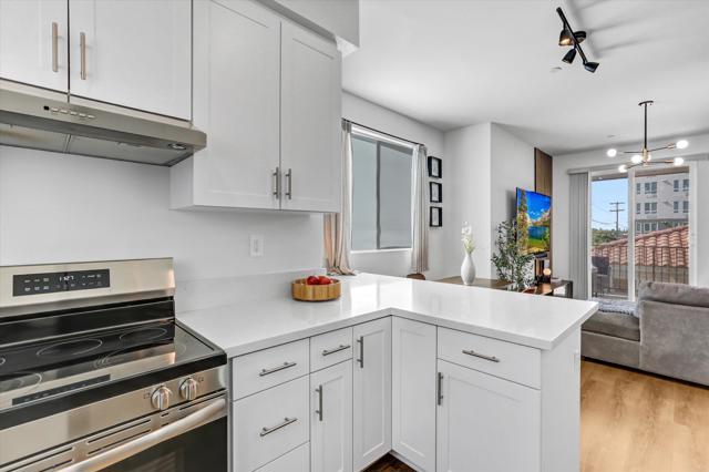 Detail Gallery Image 8 of 30 For 402 Creekside Cir, San Diego,  CA 92114 - 3 Beds | 3 Baths