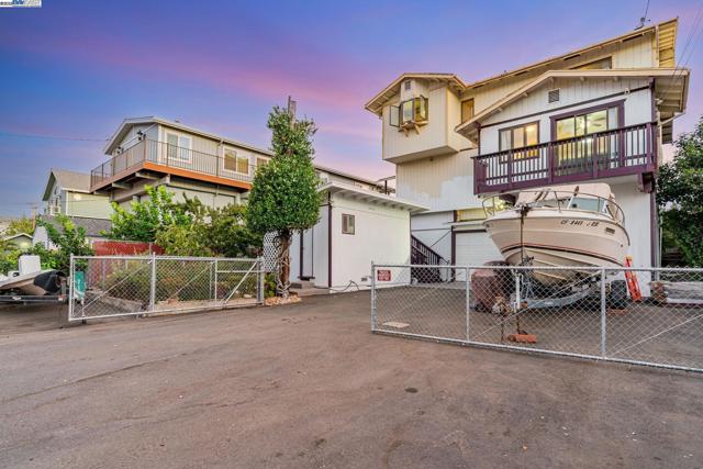 71 Taylor Pl, Bethel Island CA: https://media.crmls.org/mediaz/ee29a880-6daa-4ece-a232-c9033fc29292.jpg