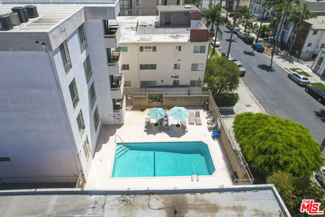 533 S St Andrews Place, Los Angeles CA: https://media.crmls.org/mediaz/ee29c378-52e0-46e9-b4b7-952c13a49545.jpg
