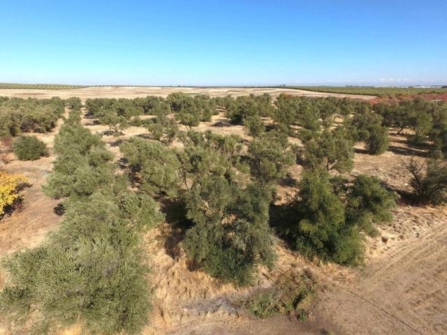 27643 County Road 88, Winters CA: https://media.crmls.org/mediaz/ee2a430c-6150-4672-9173-21cf4be71c99.jpg