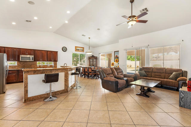 32100 Whispering Palms Trail, Cathedral City CA: https://media.crmls.org/mediaz/ee2a78be-5149-4d68-99be-cc514db36634.jpg