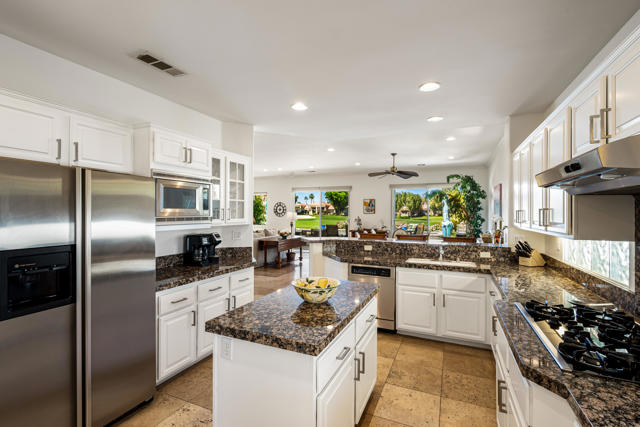 54580 Tanglewood, La Quinta CA: https://media.crmls.org/mediaz/ee2a8b47-d892-4943-aaaf-bffe8eddc296.jpg