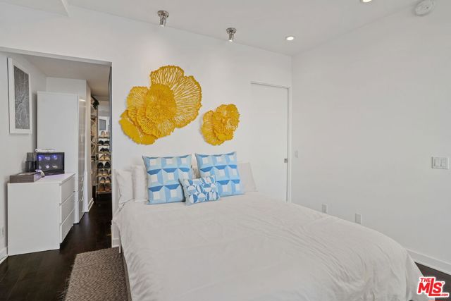 7250 Franklin Avenue, Los Angeles CA: https://media.crmls.org/mediaz/ee2ace5f-3462-432c-8dc3-76f6afeff2d9.jpg
