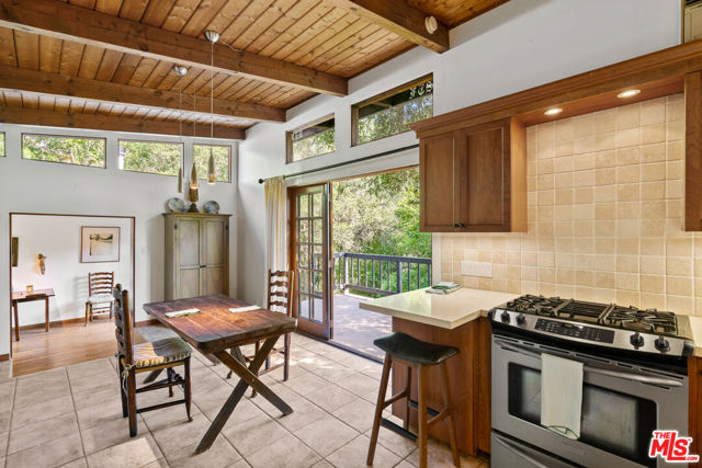 21550 Summit Trail, Topanga CA: https://media.crmls.org/mediaz/ee2b35c5-1a2e-4690-868d-bc88f6560a40.jpg