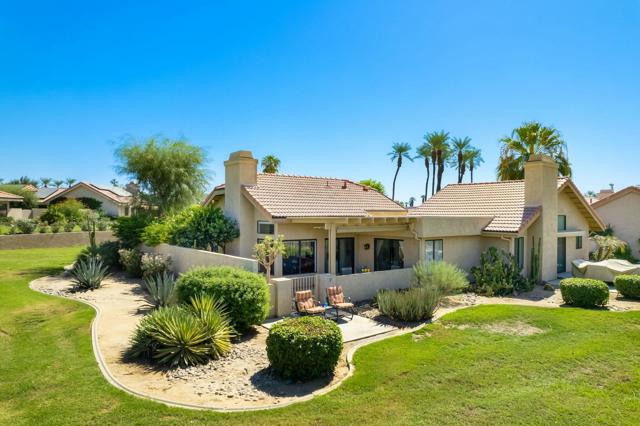 17 Margarita Road, Palm Desert CA: https://media.crmls.org/mediaz/ee2b55b0-ddf4-466a-8aa1-f14f352fbefd.jpg