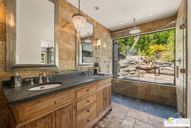 370 W Crestview Drive, Palm Springs, CA 92264