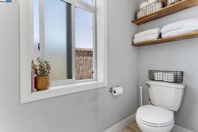 3015 E Bayshore Road #423, Redwood City CA: https://media.crmls.org/mediaz/ee2c0446-c597-4923-b11d-a353845c6a63.jpg