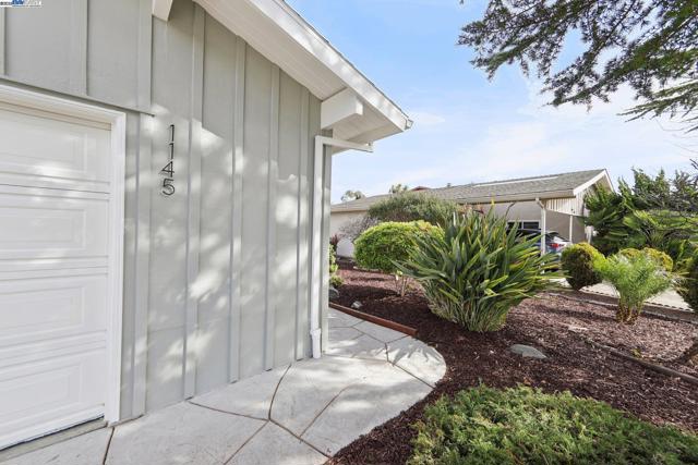 1145 Rosewood Way, Alameda, California 94501, 4 Bedrooms Bedrooms, ,2 BathroomsBathrooms,Single Family Residence,For Sale,Rosewood Way,41085963