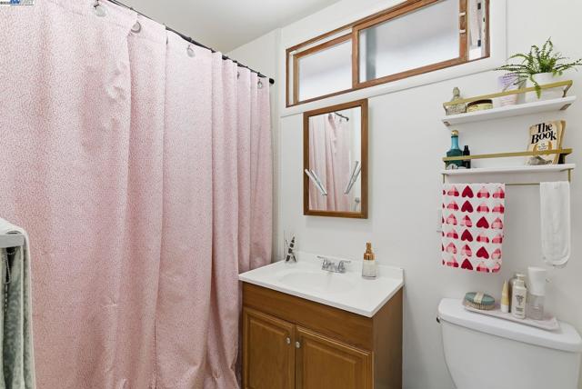 2133 Clinton Ave, Alameda CA: https://media.crmls.org/mediaz/ee2d5515-16bc-4542-a84a-a3dcd4aa6868.jpg