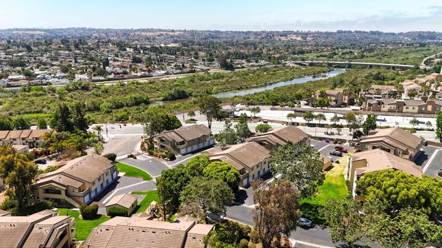 5033 Los Morros Way, Oceanside CA: https://media.crmls.org/mediaz/ee2d5780-1a23-4cae-b1f9-808c85dea88c.jpg