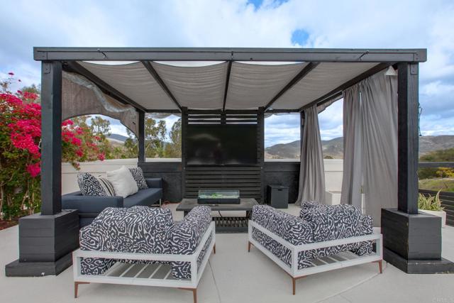 19950 Elfin Forest Ln, Escondido CA: https://media.crmls.org/mediaz/ee2d9ae9-db75-4d37-8ddb-93f4e2bbab02.jpg