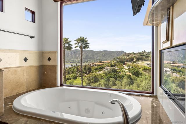 3449 Via Loma Vista, Escondido CA: https://media.crmls.org/mediaz/ee2de922-42d7-414a-8fdb-d2f46524b1f2.jpg