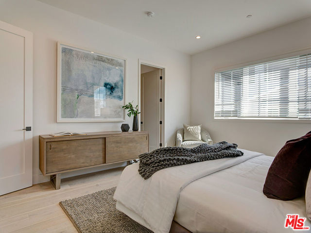 11979 Mayfield Avenue, Los Angeles CA: https://media.crmls.org/mediaz/ee2e4294-f924-47c4-97a0-143627c46c5d.jpg