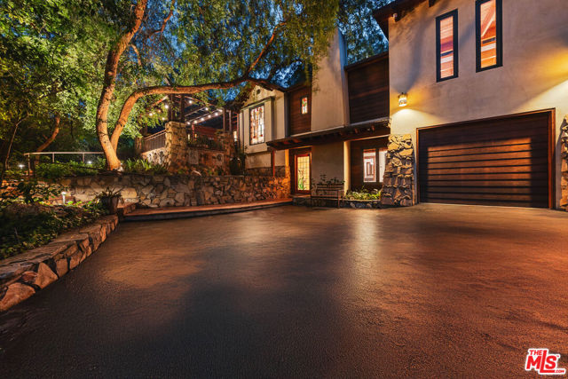 5045 Oakdale Avenue, Woodland Hills CA: https://media.crmls.org/mediaz/ee2e9f41-c8b2-45cf-85c9-a6fe6e44a49f.jpg