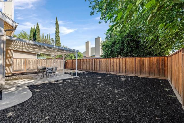 5487 Treeflower Dr, Livermore CA: https://media.crmls.org/mediaz/ee2eaa1a-687b-4366-9543-08a46e726fdd.jpg