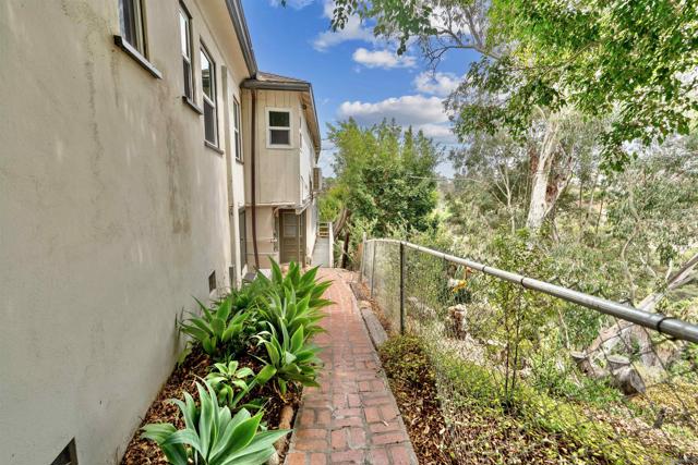 4811 E Alder Dr, San Diego CA: https://media.crmls.org/mediaz/ee2eaa23-8877-4f76-8c5c-7448f44e362b.jpg