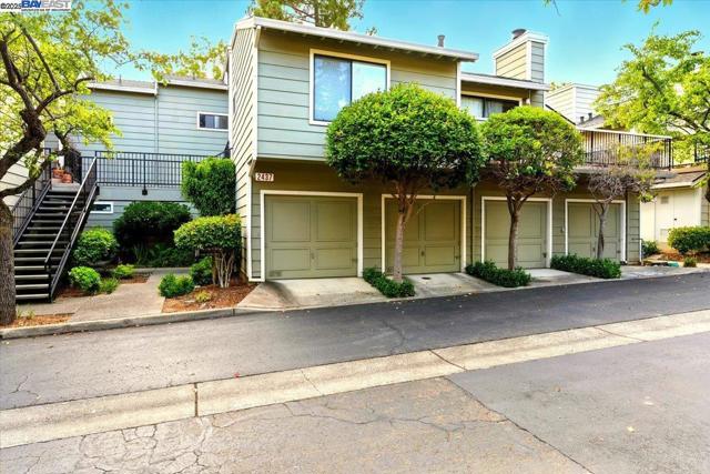 2437 Sebastopol Ln, Hayward CA: https://media.crmls.org/mediaz/ee2ef0b1-4bdb-44ec-8992-1433b8d7631c.jpg