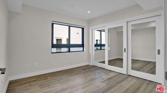 846 S Mariposa Avenue, Los Angeles CA: https://media.crmls.org/mediaz/ee2ef363-99f6-40c2-9073-530283839f04.jpg