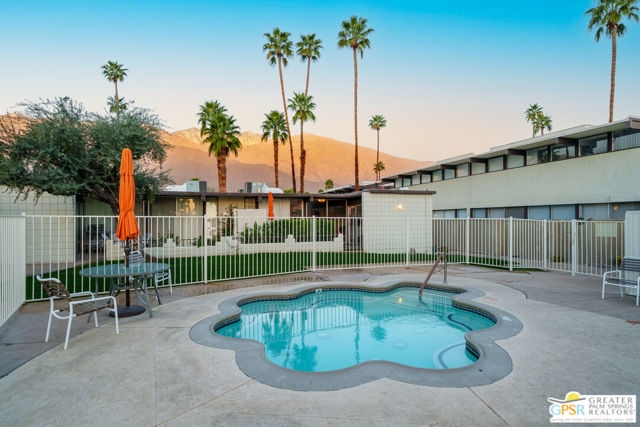 1111 E Palm Canyon Drive, Palm Springs CA: https://media.crmls.org/mediaz/ee2f1e83-e209-4dfb-954f-4aa6e71bb933.jpg