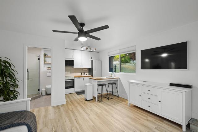 Image 33 of 46 For 4862 Viane Way