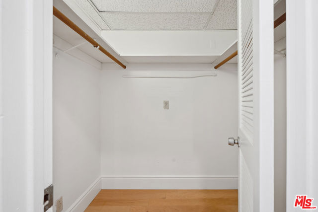 1250 S Beverly Glen Boulevard, Los Angeles CA: https://media.crmls.org/mediaz/ee3053e8-0c3f-4907-83cd-db2606b24fc2.jpg