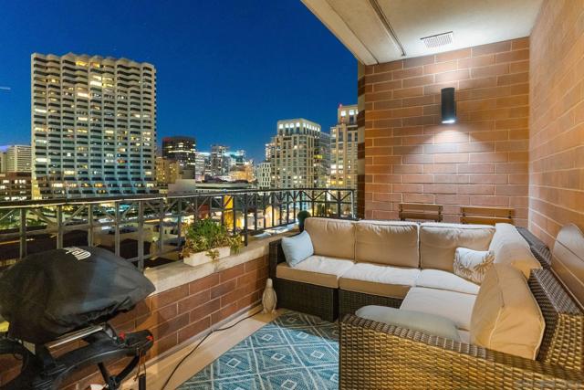 500 W Harbor Drive, San Diego CA: https://media.crmls.org/mediaz/ee3070eb-303f-4e1a-a653-db89570a274a.jpg