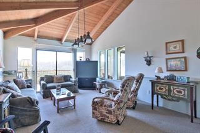 17280 Tamara Lane, Royal Oaks CA: https://media.crmls.org/mediaz/ee308681-2c74-4455-b559-51eca32fb4ed.jpg