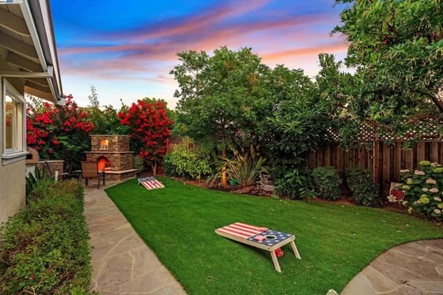 7872 Meadowbrook Ct, Pleasanton CA: https://media.crmls.org/mediaz/ee314e27-0914-4b09-bda6-16aacbb9f7b6.jpg