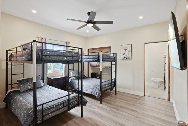 Detail Gallery Image 13 of 32 For 3749 Kingsley St, San Diego,  CA 92106 - 4 Beds | 4 Baths