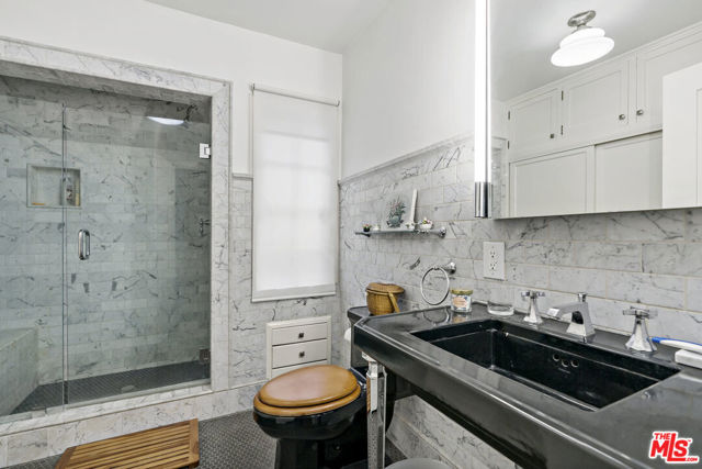 340 S Plymouth Boulevard, Los Angeles CA: https://media.crmls.org/mediaz/ee320d1b-bb59-45e2-9eea-da7911753853.jpg