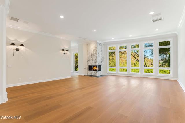 2306 Heatherbank Court, Thousand Oaks CA: https://media.crmls.org/mediaz/ee328259-5b30-463b-bf97-c3d584b760c7.jpg