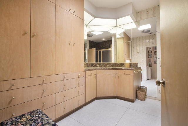 Image 27 of 63 For 70796 Fairway Drive