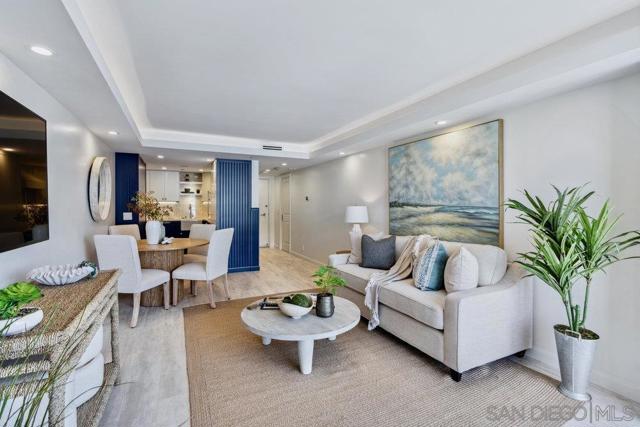 1810 Avenida Del Mundo, Coronado CA: https://media.crmls.org/mediaz/ee33c215-fccb-464d-b390-362f5db7b66c.jpg