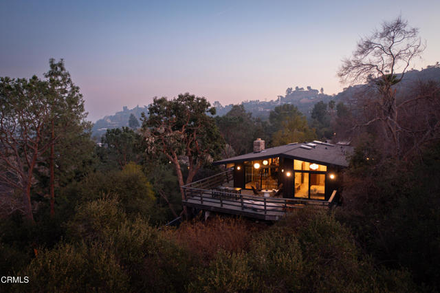 945 Linda Vista Avenue, Pasadena CA: https://media.crmls.org/mediaz/ee33eb12-619e-45f6-b1f6-fa2dd2726eec.jpg