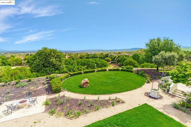1853 Via Di Salerno, Pleasanton CA: https://media.crmls.org/mediaz/ee33ee98-da07-4dfe-98a1-63898b2cef6e.jpg