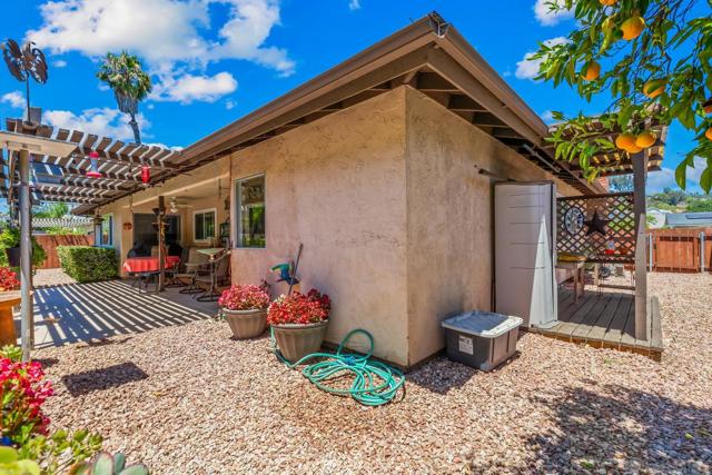 1261 La Mirada Ave, Escondido CA: https://media.crmls.org/mediaz/ee35333b-a4cf-4d67-ad16-e2cac7336618.jpg