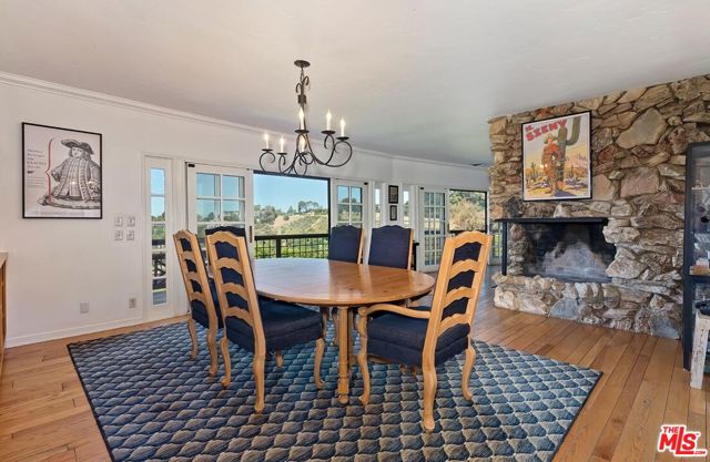 13490 Firth Drive, Beverly Hills CA: https://media.crmls.org/mediaz/ee356ca5-b5fd-4954-bb40-ae834d294cff.jpg