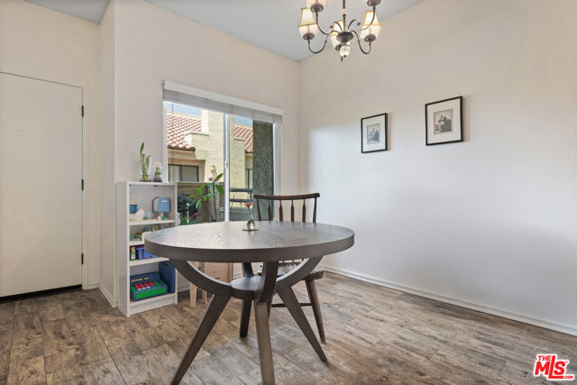 221 McAfee Court, Thousand Oaks CA: https://media.crmls.org/mediaz/ee35faae-7869-4b11-9a61-ce8681b5e578.jpg