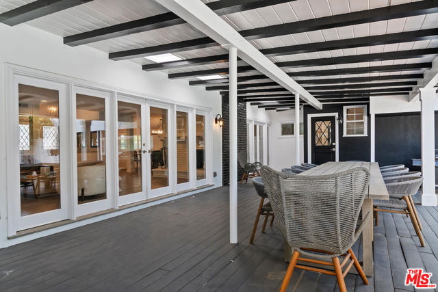 4909 Encino Terrace, Encino CA: https://media.crmls.org/mediaz/ee3676cb-cce3-49cd-9c32-bdec7bef33b6.jpg