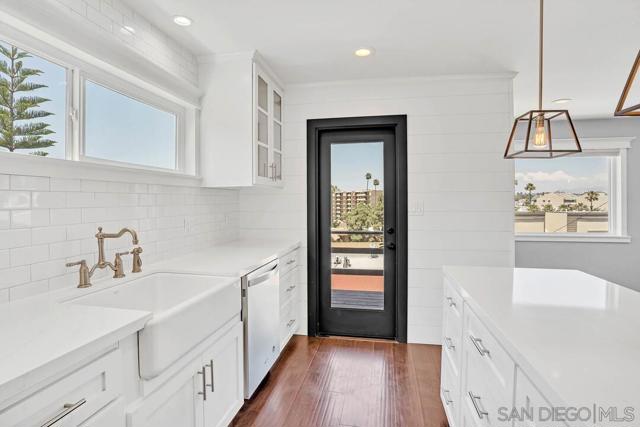 8060 Lemon Ave, La Mesa CA: https://media.crmls.org/mediaz/ee36937c-d4f3-4681-8dd9-ef4a951e1d9b.jpg