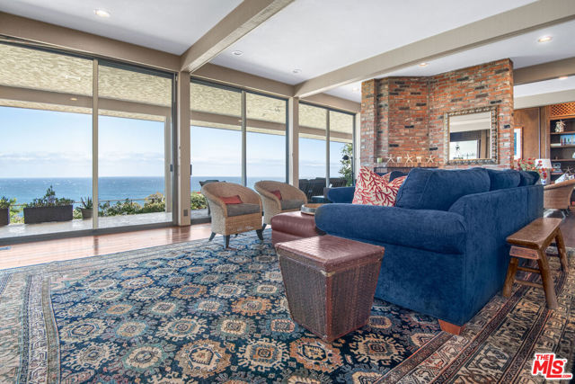 29008 Cliffside Drive, Malibu CA: https://media.crmls.org/mediaz/ee36f1bb-3a02-4c67-8894-4677a5d6d61a.jpg