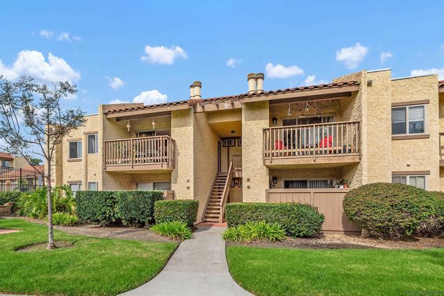 2910 Alta View Dr, San Diego CA: https://media.crmls.org/mediaz/ee380f26-266e-4ad0-97b3-633e759efe6c.jpg