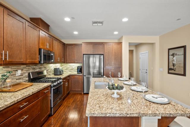 1141 Navigator Drive, Lathrop CA: https://media.crmls.org/mediaz/ee38140b-013f-41ca-b81b-3f66be6fcf9e.jpg