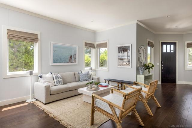 6411 Dowling Dr, La Jolla CA: https://media.crmls.org/mediaz/ee39c8c8-374d-4e94-b753-6181b5481be9.jpg