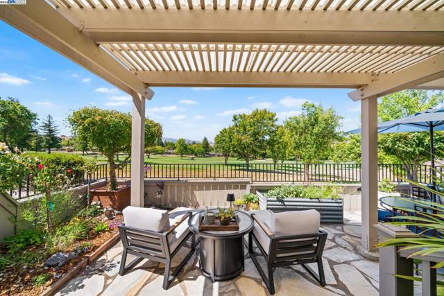 711 Glen Eagle Ct, Danville CA: https://media.crmls.org/mediaz/ee39cd5d-e6ec-40c1-9bfe-8ff47637e11f.jpg