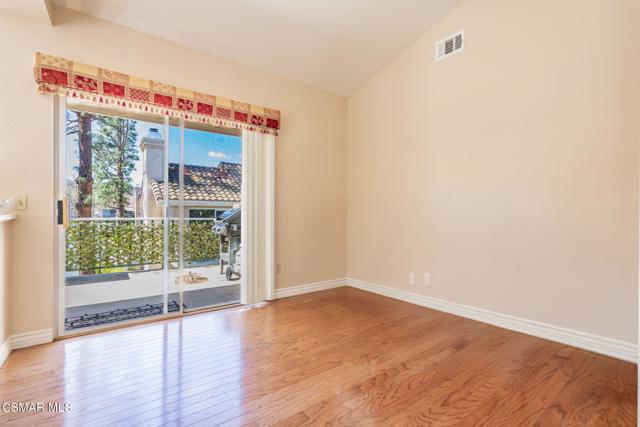 271 Augustine Way, Simi Valley CA: https://media.crmls.org/mediaz/ee3a4d16-cc87-4960-a853-d8eedaffe4ed.jpg